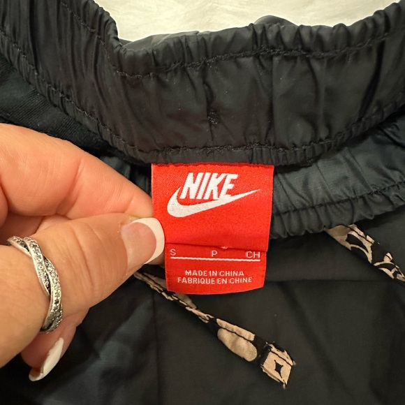 Y2K NIKE Joggers/Wind Breakers - Picture 3 of 3